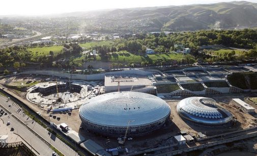 Шиносоии Пешвои миллат Эмомалӣ Раҳмон бо рафти корҳои сохтмонии Маҷмааи универсалии варзишӣ дар шаҳри Душанбе