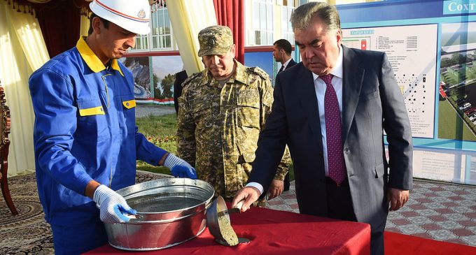 Гузоштани санги асос барои бунёди Муассисаи давлатии таълимии “Коллеҷи оташнишонӣ-техникӣ” дар деҳоти Корези ноҳияи Данғара