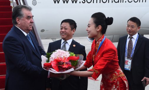 Оғози сафари кории Пешвои миллат Эмомалӣ Раҳмон дар Ҷумҳурии Мардумии Чин ва иштирок дар Ҷаласаи Шӯрои сарони давлатҳои аъзои Созмони Ҳамкории Шанхай