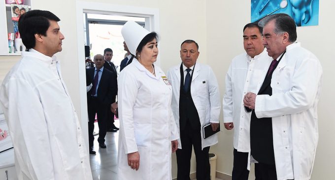 Президенти мамлакат Эмомалӣ Раҳмон маркази ташхисӣ-табобатии «Дармонгоҳи Хуҷанд»-ро дар маҳаллаи Навбаҳори шаҳри Хуҷанд ифтитоҳ намуданд  (АКС)