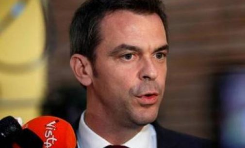 Вазири тандурустии Франсия даъват кард, ки аз бӯса ва дастфишурӣ худдорӣ карда шавад