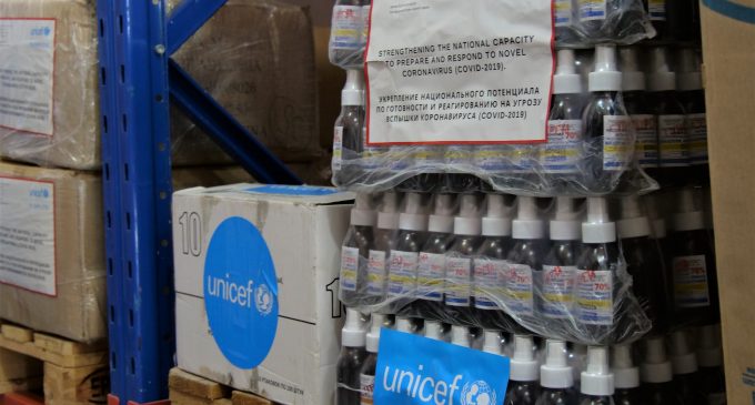 Кӯмаки мавод ва молҳои тиббӣ барои пешгирии коронавирус ба вазорат