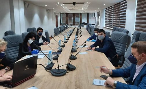 Вохӯрии таҳлилгарони СУТ бо мутахассисони тоҷик