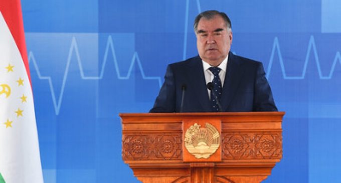 Президенти Тоҷикистон: тамоми муассисаҳои соҳаи тандурустӣ, корхонаҳои дорусозӣ, дорухонаҳо ва ширкатҳои маводи доруворӣ воридкунанда ба реҷаи кори шабонарӯзӣ гузаронида шаванд