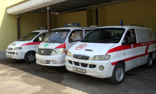 КОРИ ХАЙР КУНЕМ. Оилаи Абдуллоевҳо ба беморхонаҳои шаҳри Ҳисор ду адад нақлиёти ёрии таъҷилӣ тақдим намуд