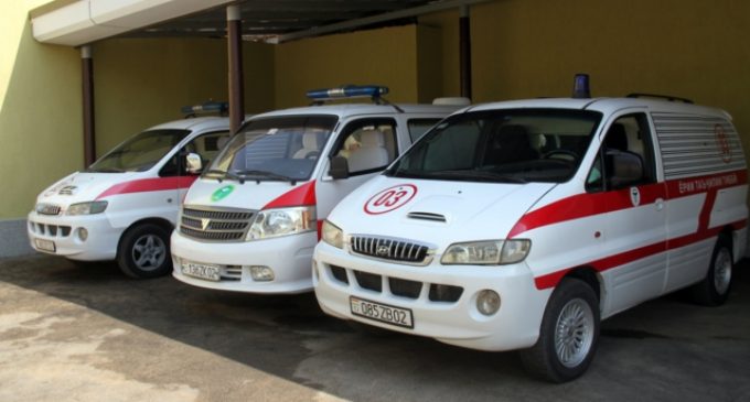 КОРИ ХАЙР КУНЕМ. Оилаи Абдуллоевҳо ба беморхонаҳои шаҳри Ҳисор ду адад нақлиёти ёрии таъҷилӣ тақдим намуд