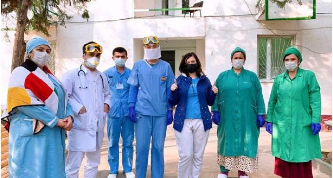 ДАР ҲИФЗИ ҶОНИ МИЛЛАТ. Чакомаҳои Шоири халқии Тоҷикистон Камол Насрулло ба табибони ҳозиқ