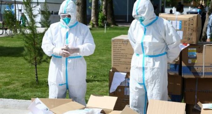 ПАЙРАВӢ БА ИҚДОМҲОИ БАШАРДӮСТОНАИ ПЕШВОИ МИЛЛАТ. Ширкати ватании «Авесто Гурӯҳ» ба Раёсати тандурустии шаҳри Душанбе дар ҳаҷми беш аз 2,5 миллион сомонӣ лавозимоти зарурии тиббӣ кумак расонид