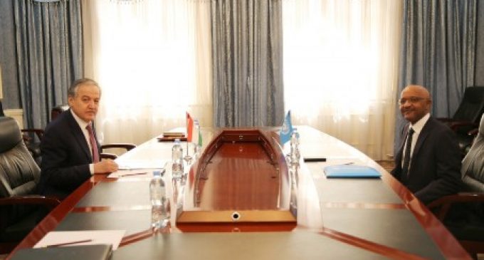 Сироҷиддин Муҳриддин  ва Усома Маккави пешгирии паҳншавии вируси нави COVID-19-ро баррасӣ намуданд