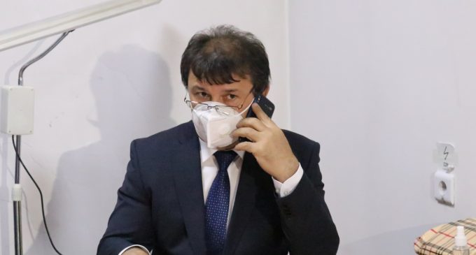 Вазири тандурустӣ ва ҳифзи иҷтимоии аҳолӣ бо беморон суҳбати телефонӣ анҷом дод