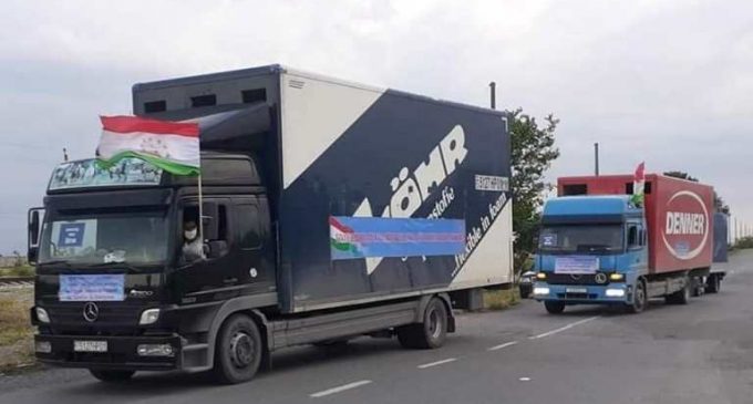 БӮСТОН: Тақдими туҳфаҳои Пешвои миллат ба табибону беморон