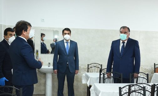 Пешвои миллат Эмомалӣ Раҳмон аз як қатор иншооти таъйиноти соҳаи тандурустӣ дар шаҳри Душанбе боздид намуданд  (АКС)