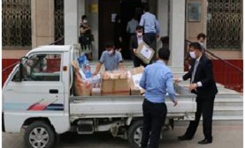 Ба беморхонаи клиникавии вилоятӣ ва беморхонаи сироятии шаҳри Хуҷанд як миқдор либосҳои муҳофизатӣ ва маводи хӯрока кумак расонида шуд