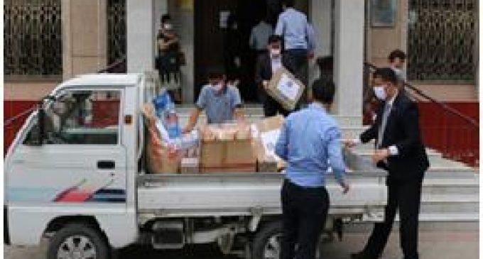 Ба беморхонаи клиникавии вилоятӣ ва беморхонаи сироятии шаҳри Хуҷанд як миқдор либосҳои муҳофизатӣ ва маводи хӯрока кумак расонида шуд