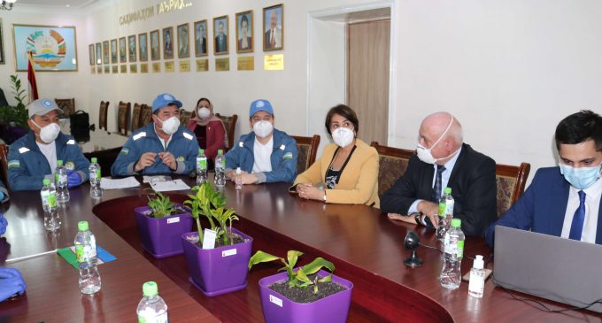 Видеоконфронс: табодули таҷрибаи табибони тоҷику ӯзбек