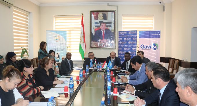 Бахшида ба оғози маъракаи иммунизатсияи кӯдакон бар зидди сирояти пневмококкӣ мизи мудаввар баргузор гардид