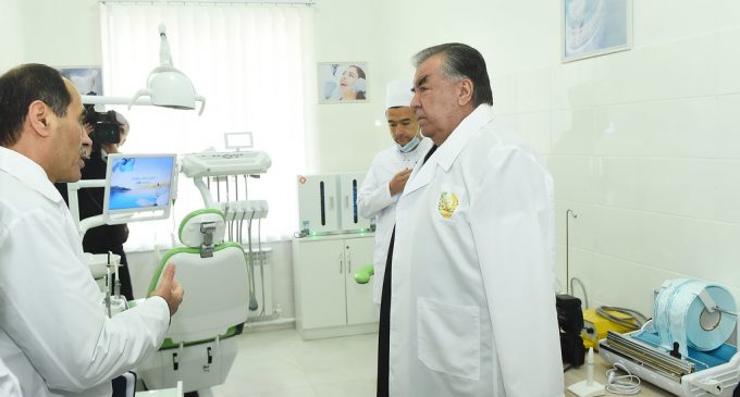 Президент страны Эмомали Рахмон в сельском джамоате имени Хайдара Усмонова Бободжон Гафуровского района сдал в эксплуатацию Центр здоровья