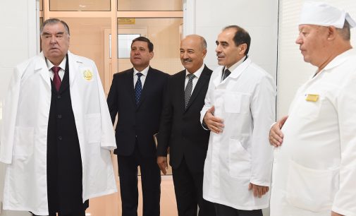 Президенти мамлакат Эмомалӣ Раҳмон дар шаҳри Ваҳдат бинои Маркази ташхисию табобатии «Ҳоким»-ро мавриди истифода қарор доданд
