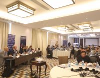 Табибони тоҷик ва коршиносони байналмилалӣ масъалаҳои беҳтар намудани хизматрасонии тиббӣ ба модарон ва кӯдаконро баррасӣ намуданд