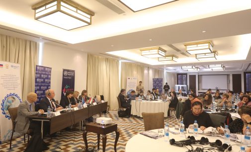 Табибони тоҷик ва коршиносони байналмилалӣ масъалаҳои беҳтар намудани хизматрасонии тиббӣ ба модарон ва кӯдаконро баррасӣ намуданд