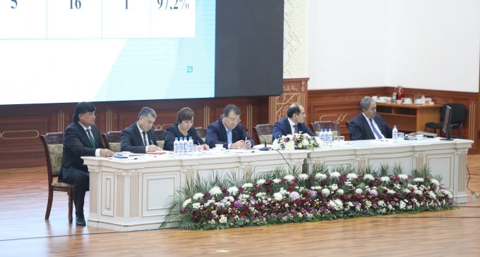 Омодагии муассисаҳои тандурустӣ ба давраи зимистон, вазъи хизматрасонии тиббӣ дар соҳаи стоматология ва дигар масъалаҳо дар ҷаласаи навбатии ҳайати мушовараи вазорат таҳлил ва баррасӣ гардиданд