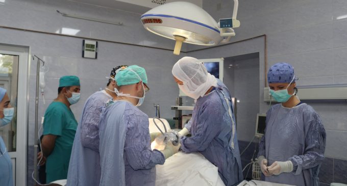 БОРИ АВВАЛ ДАР ТОҶИКИСТОН: Дар  Маркази ҷумҳуриявии илмии саратоншиносӣ буришҳои шуш ба таври видеоторакоскопия ба роҳ монда шуд