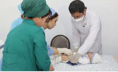 Давоми соли 2022 дар Тоҷикистон 104 ҳазору 246 нафар кӯдак аз амалиёти хатнаи ройгон гузаштанд