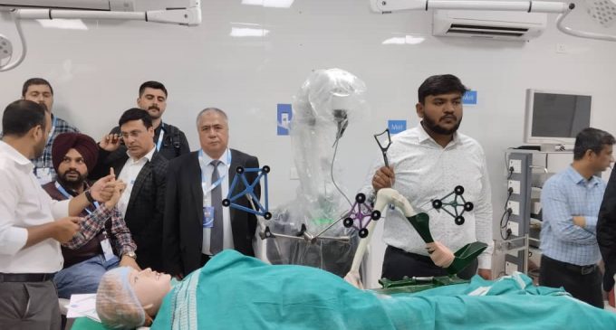 Ҳиндустон: Иштироки табибони Тоҷикистон дар конгресси 17-уми осебшиносон-ортопедон