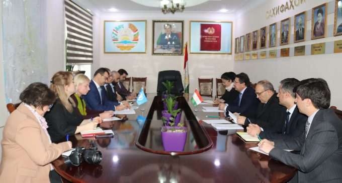 Встреча Джамолиддина Абдуллозада с представителем ВОЗ Павелом Урсу