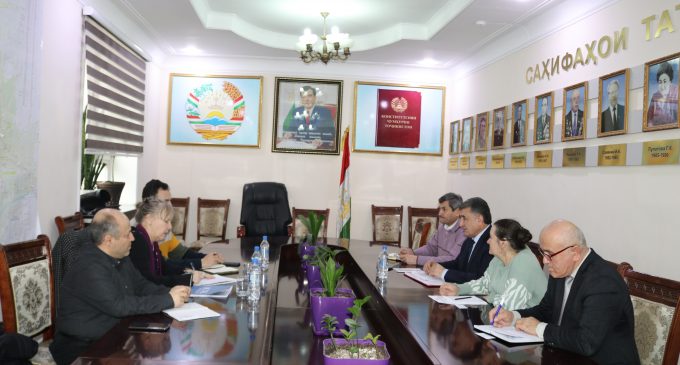 Вохурӣ бо роҳбари намояндагии Маркази байналмилалии ҳуқуқи ғайритиҷоратӣ (ICNL) дар Тоҷикистон