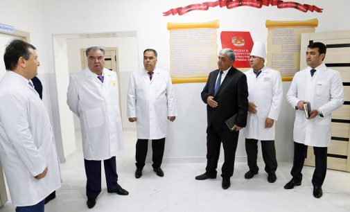 Пешвои миллат Эмомалӣ Раҳмон дар ноҳияи Зафаробод Маркази саломатии деҳаи Зарафшони деҳоти Ҷомиро мавриди истифода қарор доданд