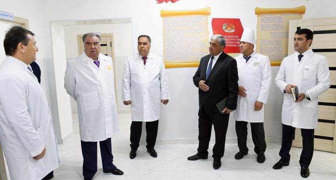 Пешвои миллат Эмомалӣ Раҳмон дар ноҳияи Зафаробод Маркази саломатии деҳаи Зарафшони деҳоти Ҷомиро мавриди истифода қарор доданд