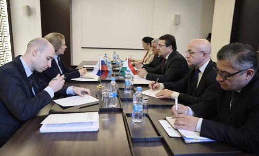 Ҷамолиддин Абдуллозода бо Анна Попова мулоқот намуд