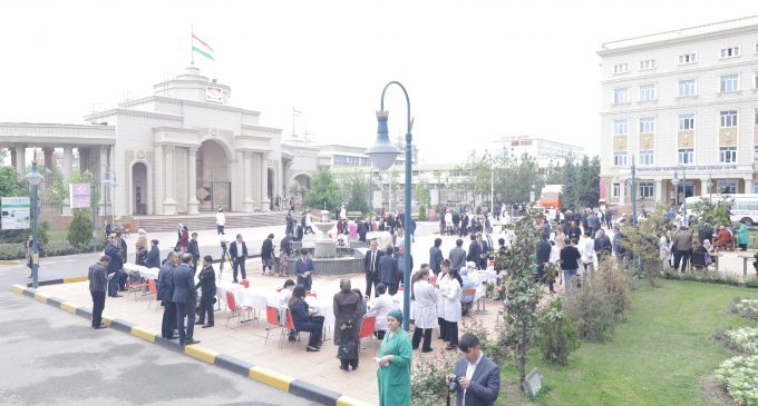 “Саломатӣ барои ҳама!”. Имрӯз сокинони Тоҷикистон ба ташхису муоина ва машварати ройгон фаро гирифта шуданд (АКС)