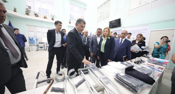 Рӯдакӣ: Боздиди миссияи Дафтари минтақавии ТУТ дар Аврупо аз намоиши дастгоҳҳои ёрирасон барои маъюбон