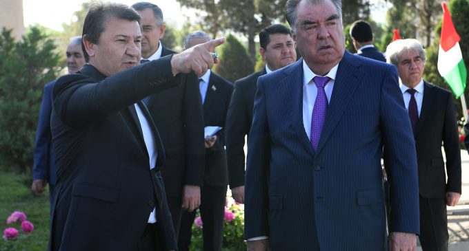 Шиносоӣ бо лоиҳаи бунёди Шуъбаи таваллуд ва боздид аз рафти корҳои сохтмонӣ дар бинои Маркази саломатии бисёрсоҳавии ноҳияи Данғара