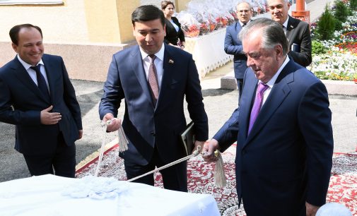 Ифтитоҳи бинои нави таълимии Коллеҷи тиббии шаҳри Хуҷанд ба номи Юсуф Исҳоқӣ