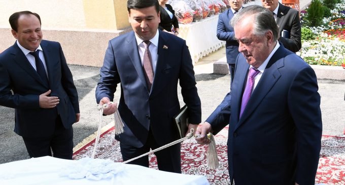 Ифтитоҳи бинои нави таълимии Коллеҷи тиббии шаҳри Хуҷанд ба номи Юсуф Исҳоқӣ