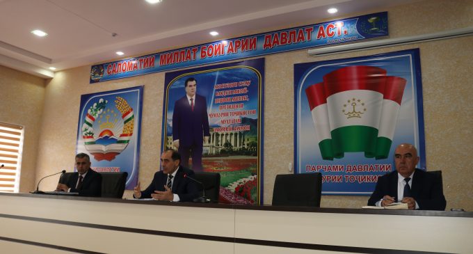 Вохурӣ бо намояндаи Агентии назорати давлатии молиявӣ ва мубориза бо коррупсия