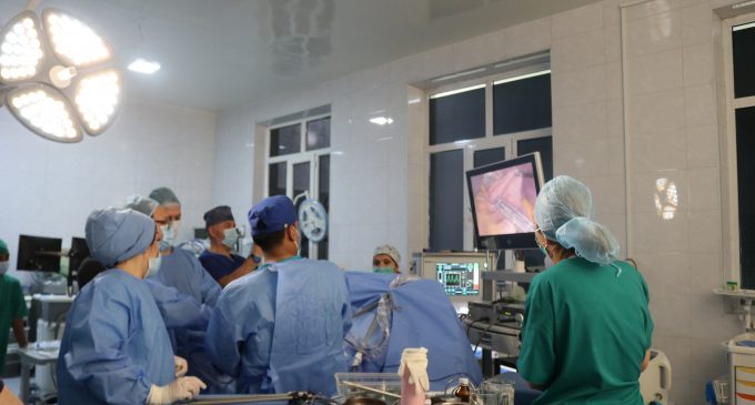 Табибони Тоҷикистон ва Туркия амалиёти буриши меъдаро бомуваффақият гузарониданд