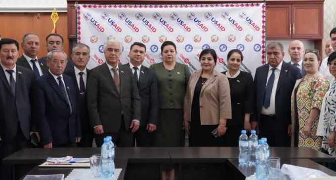 Мизи мудаввар дар мавзӯи сил ва ВНМО дар Парлумони Тоҷикистон