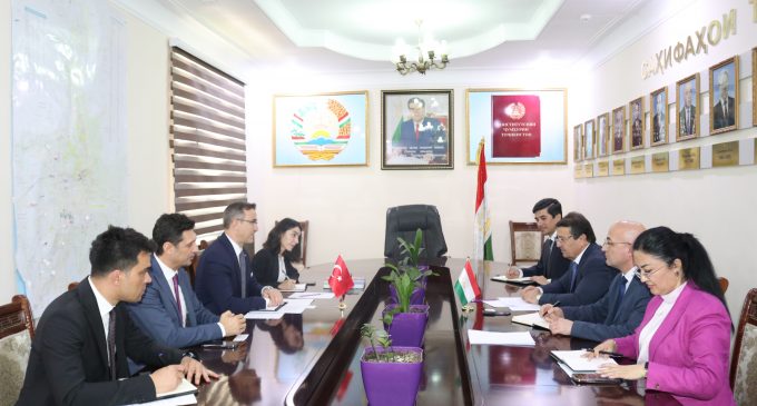 Мулоқоти Ҷамолиддин Абдуллозода бо Сафири Ҷумҳурии Туркия дар Ҷумҳурии Тоҷикистон Умур Аҷар