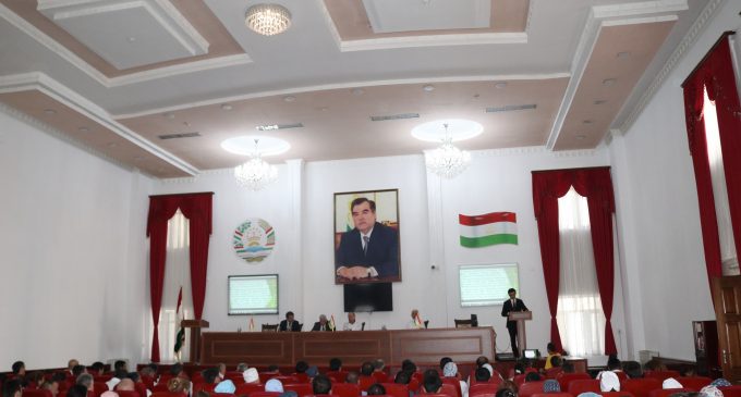 Вохурӣ бо кормандони Маҷмааи тандурустии “Истиқлол” доир ба пешгирии амалҳои номатлуб