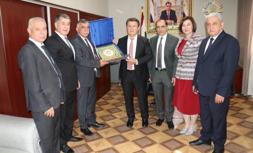 Ҷамолиддин Абдуллозода бо медали ҷашнии “90-солагии Иттифоқи касабаи кормандони тандурустӣ ва ҳифзи иҷтимоии Тоҷикистон” қадрдонӣ гашт