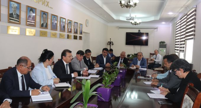 Ҷамолиддин Абдуллозода бо роҳбарияти Фонди Тоҷикистонии Оғохон ва Хадамоти Оғохон оид ба тандурустӣ дар Тоҷикистон мулоқот намуд