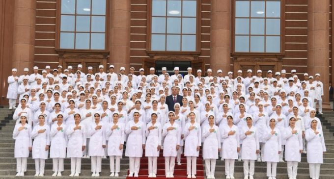 Сарвари давлат Эмомалӣ Раҳмон бинои асосии Донишгоҳи давлатии тиббии Хатлонро дар ноҳияи Данғара ифтитоҳ намуданд