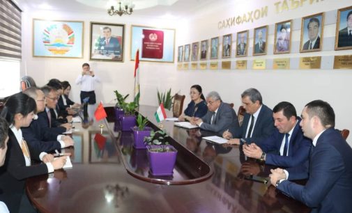 Ҳамкории Тоҷикистон ва Чин дар бахши тибби халқӣ ва саноати дорусозӣ густариш меёбад