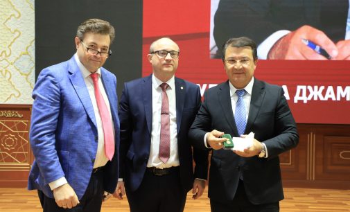 Ҷамолиддин Абдуллозода бо медали Вишневский ва Сипосномаи  Ассотсиатсияи ҷарроҳони гепатопанкреатобилиарии кишварҳои ИДМ қадронӣ гардид