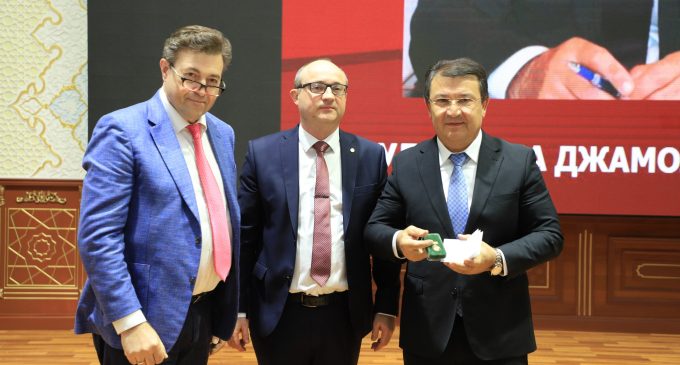 Ҷамолиддин Абдуллозода бо медали Вишневский ва Сипосномаи  Ассотсиатсияи ҷарроҳони гепатопанкреатобилиарии кишварҳои ИДМ қадронӣ гардид