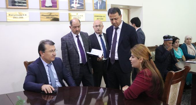 ҚАБУЛИ ШАҲРВАНДОН АЗ ҶОНИБИ ВАЗИРИ ТАНДУРУСТӢ ВА ҲИФЗИ ИҶТИМОИИ АҲОЛИИ ҶУМҲУРИИ ТОҶИКИСТОН ҶАМОЛИДДИН АБДУЛЛОЗОДА